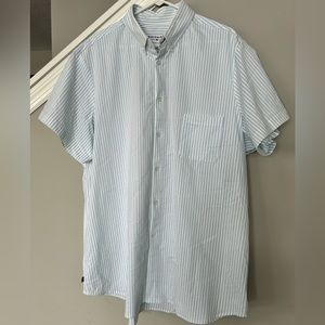 Mizzen+Main XXL seersucker short sleeve button-down shirt in great condition!